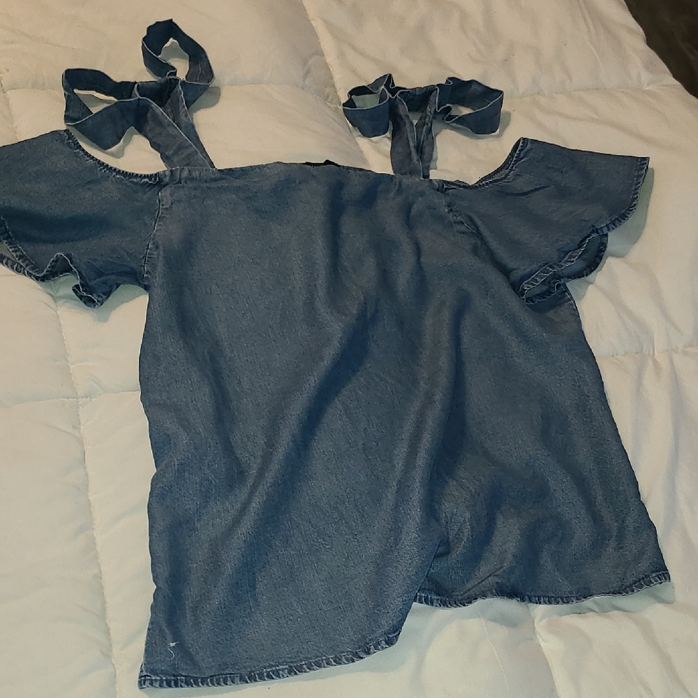 Ann Taylor Blue Denim Chambray Cold Shoulder Flutter Sleeve Top